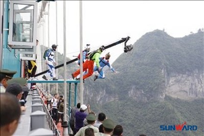 山河智能助力矮寨低空跳伞节完美落幕