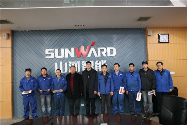 心手相牵，情满山河