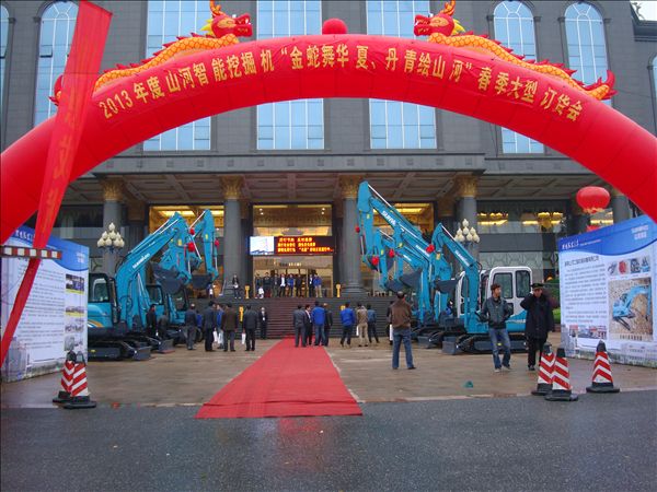 精耕细作 山河智能湖南代理商销售创佳绩