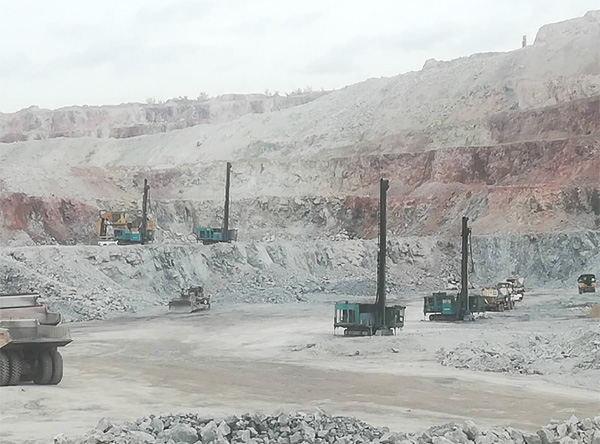 高温酷暑，山河智能凿岩ued在线官网网页版异域扬威