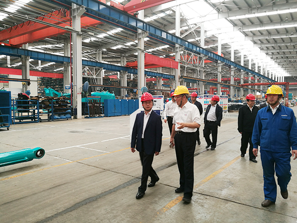 湖南省经信委党组副书记、副主任李志坚到山河智能现场办公