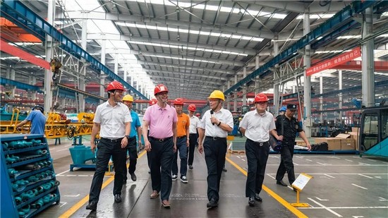 广州市国资委党委书记、主任陈浩钿莅临山河智能考察指导