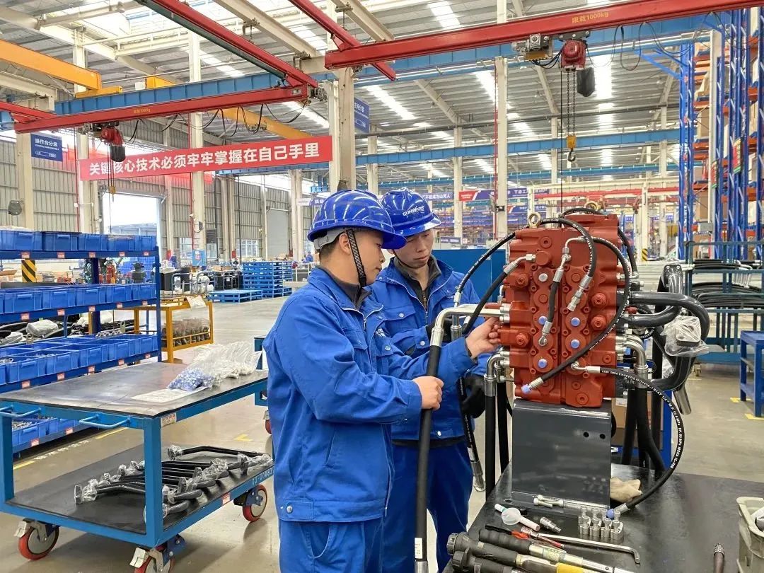 《湖南教育》:探索18年,山河智能找到校企合作共赢的答案