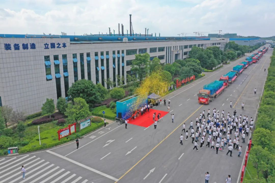 献礼二十大，再攀新高地！山河智能高空机械ued在线官网网页版再迎批量发货
