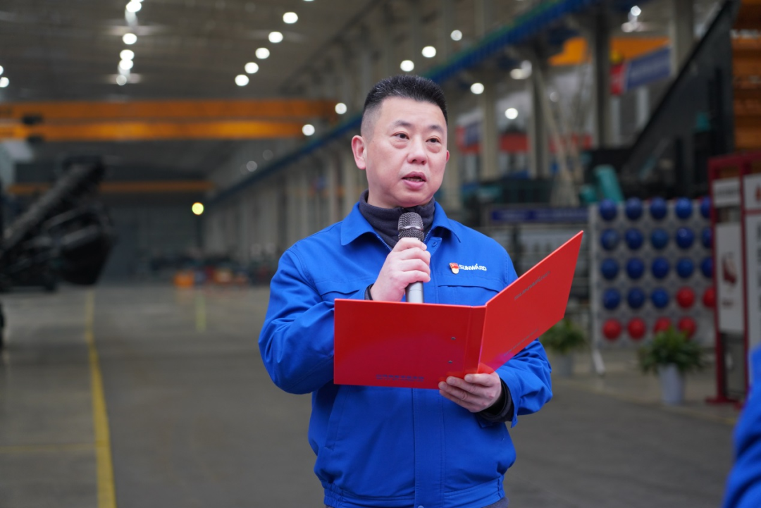 “持证上岗，成为破碎筛分ued在线官网网页版的好管家！”