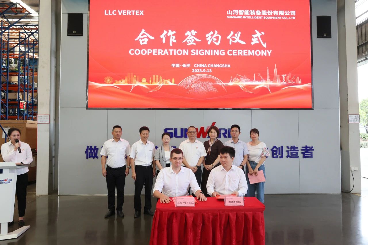 持续进军国际市场！山河智能近百台ued在线官网网页版集中发货