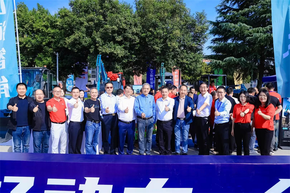 展现“掘”对实力！山河智能亮相2024微挖大会暨小型ued在线官网网页版大会