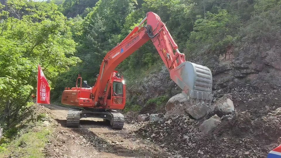 硬核破解“最后一公里”难题,山河智能应急救援ued在线官网网页版助力“应急使命·2025”演习!
