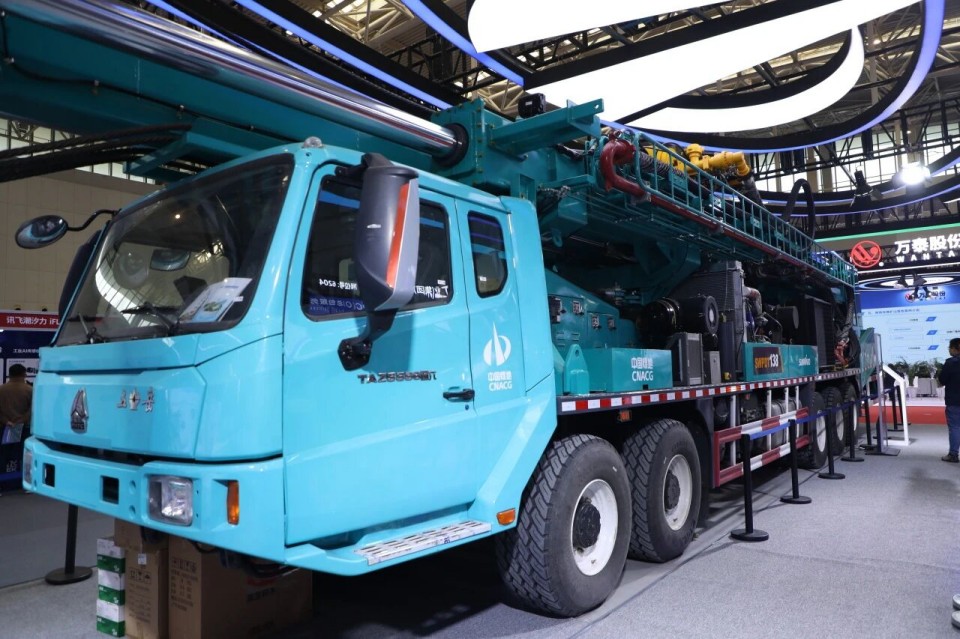 “地勘装备能力提升的重大突破”！山河智能联合中国煤炭地质总局发布T138车载钻机